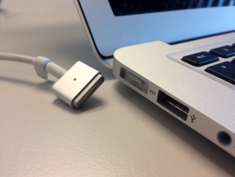 Bild 4: Der leicht abreißende Magnetstecker am MacBook Air